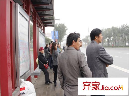 金地?翔悅天下周邊配套：公交站牌