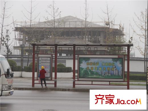 金地?翔悅天下周邊配套：公交站