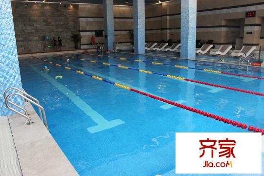 銘城國際社區(qū)會所游泳池（攝于2015年7月30日）
