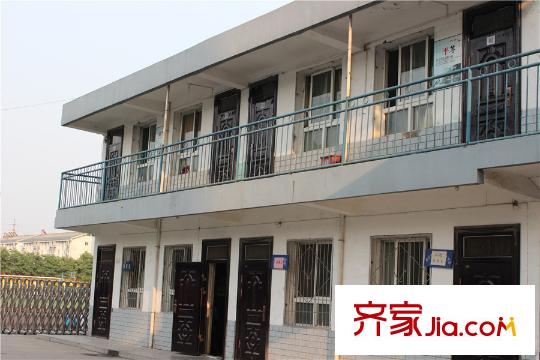 保利?金香檳周邊-車輛廠中學(xué)學(xué)生宿舍