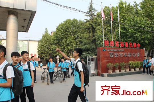 保利?金香檳周邊-車輛廠中學門口
