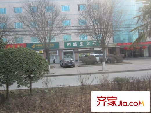 涇渭分明?生態(tài)半島周邊商鋪