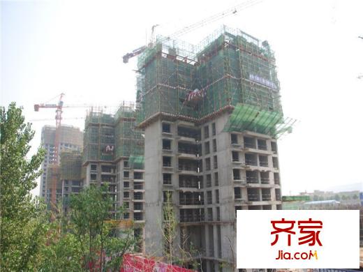合能十里錦繡一期13#、11#樓施工進度（攝于2013.07）
