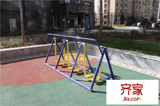 羅馬西西里小區(qū)健身設(shè)施（2015-12-07）