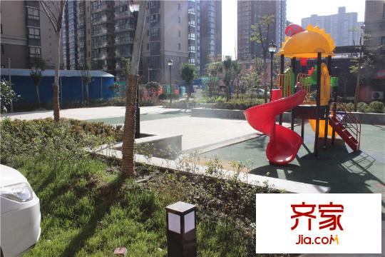 羅馬西西里小區(qū)健身場(chǎng)所（2015-12-07