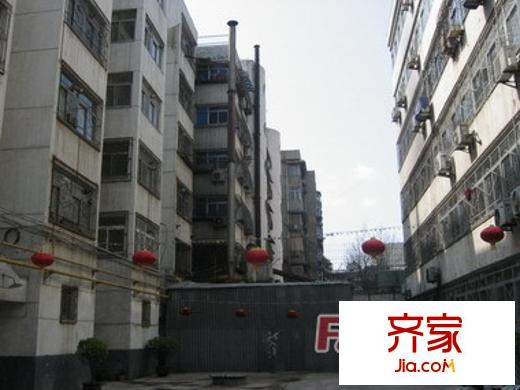 東縣門中行家屬院外景圖 