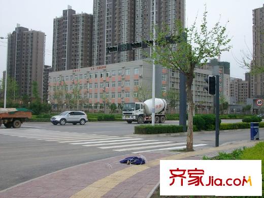 高科尚都周邊高新四小