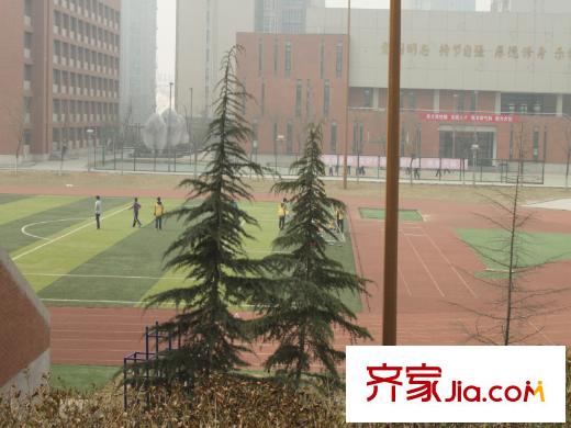 曲江公館和園周邊學(xué)校操場(chǎng)