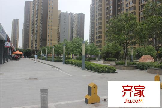 繽紛南郡小區(qū)廣場(chǎng)（2015.06.12）
