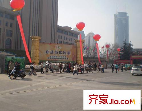 皇族雅苑別墅配套圖周邊配套-省體育場(chǎng)