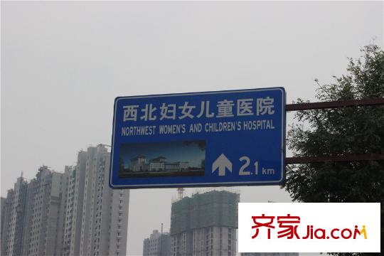 曲江鳳凰池周邊配套-路標(biāo)