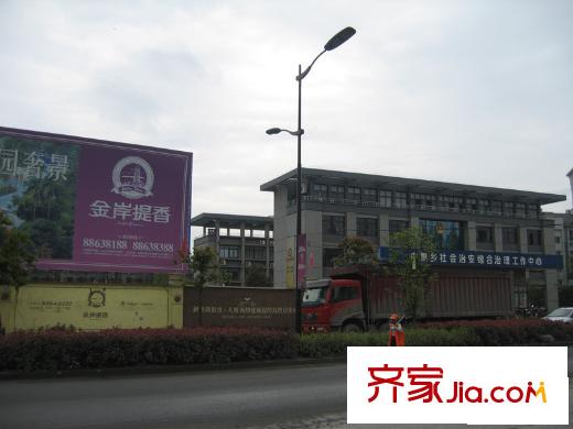 金岸提香配套圖緊鄰工地現(xiàn)場(chǎng)的中泰鄉(xiāng)派出所