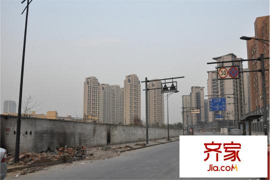 保利香檳國際實(shí)景圖施工現(xiàn)場2014.1