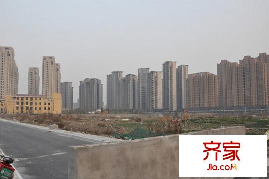 保利香檳國際實(shí)景圖施工現(xiàn)場2014.1