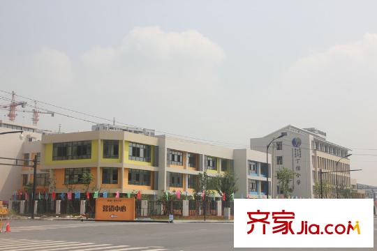 龍湖名景臺(tái)配套丁信小學(xué)