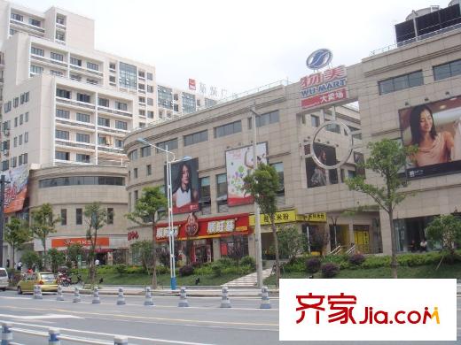 龍湖名景臺(tái)附近的物美大賣場(chǎng)
