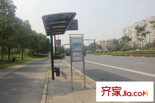 龍湖名景臺(tái)周邊配套公交站臺(tái)