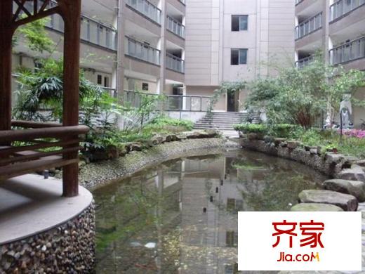 超級(jí)星期天外景圖 