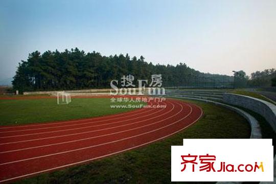 恒和依山郡附近的運(yùn)動(dòng)場（2008.10）
