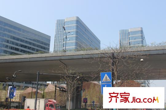 濱江萬家星城北面的中大銀泰城