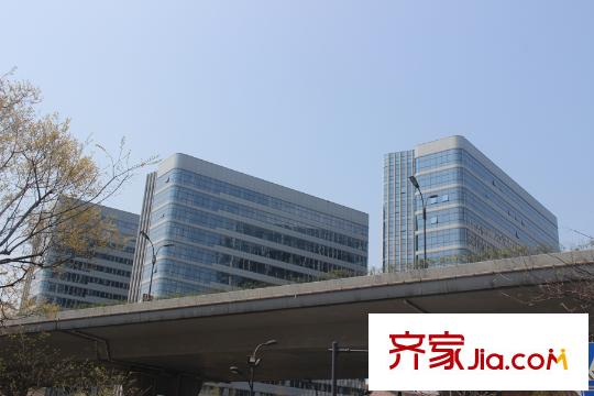 濱江萬家星城北面的中大銀泰城