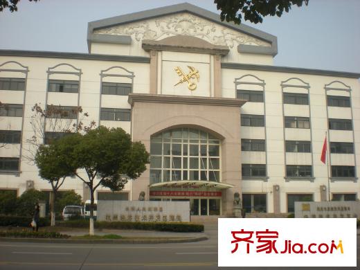 盛泰時(shí)代山項(xiàng)目附近的海關(guān)辦公樓