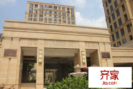 泊悅府小區(qū)正門（2015-9-17）