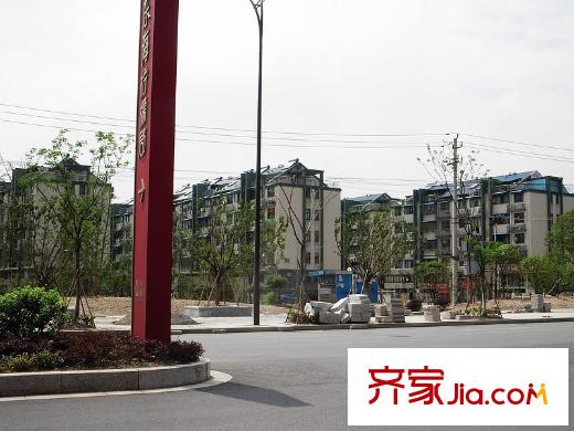 郡原藍(lán)湖國際附近的公交站牌