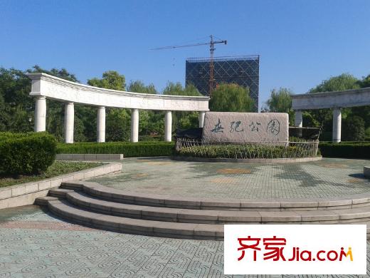 運河玲瓏香榭南苑附近的世紀公園
