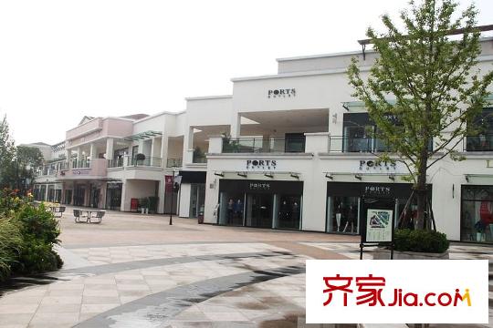 盈都江悅城周邊的奧特萊斯廣場(chǎng)