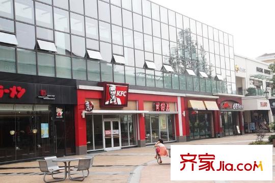 盈都江悅城周邊的奧特萊斯廣場(chǎng)