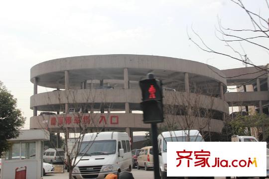 嘉凱城名城博園附近的停車場