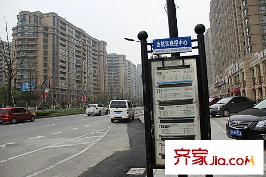 錢塘梧桐藍(lán)山附近公交站