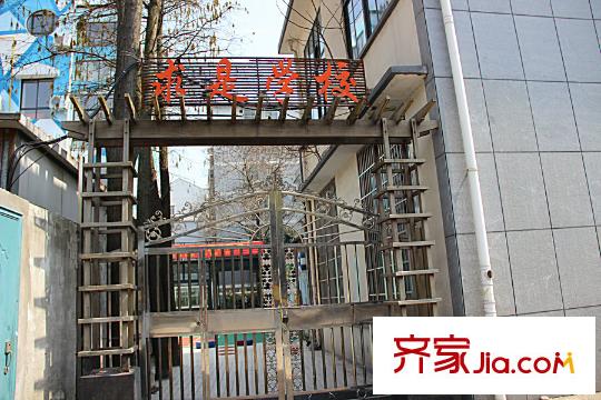 雍熙山旁邊的求是學(xué)校