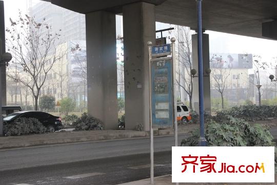 瑞麒時(shí)代小區(qū)門(mén)口公交站