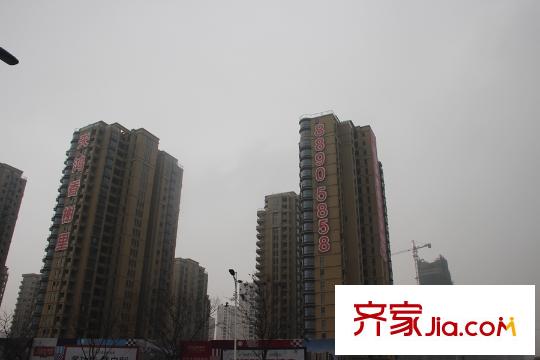 瑞麒時(shí)代旁邊的小區(qū)天鴻香榭里