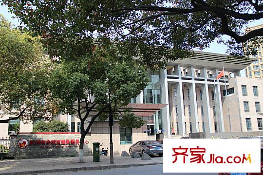 雍熙山對(duì)面的中共杭州黨委余杭區(qū)委黨校