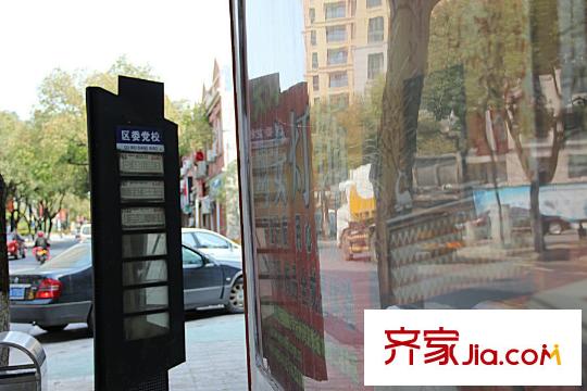 雍熙山對(duì)面的區(qū)委黨校公交站