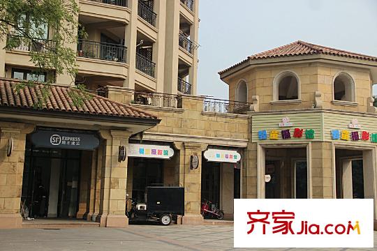 綠城藍(lán)庭小日子周邊配套藍(lán)庭底層商鋪