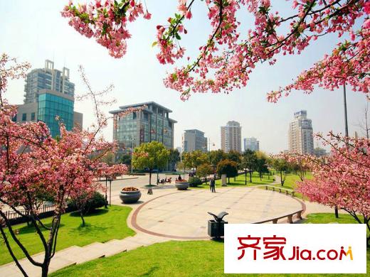 中鐵逸都附近余杭區(qū)人民廣場(chǎng)