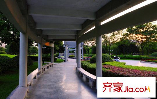 和合財富中心周邊的人民廣場