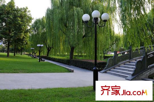 和合財(cái)富中心周邊的人民廣場(chǎng)