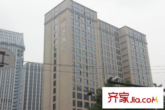 華鼎君臨天平方米附近的酒店