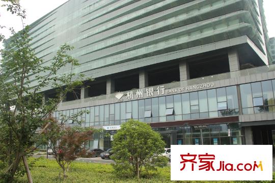 富力西溪悦居溪区对面的杭州银行