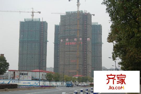 合景瑜翠園樓棟外立面（2015.3）