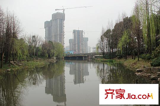 理想康城一品零距離的水景公園