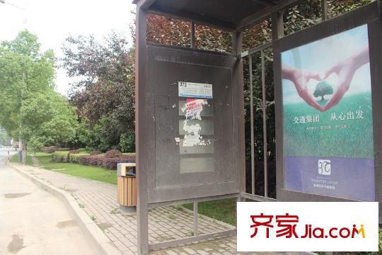 昆侖華府旁邊公交站