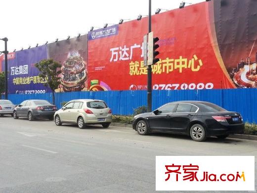 上億彩虹郡附近的萬達(dá)廣場