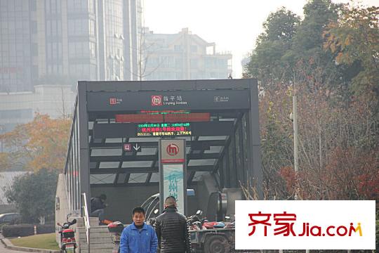 理想銀泰城臨平站Ｅ出口