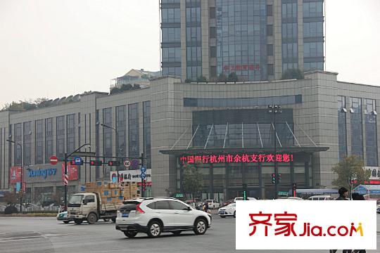理想銀泰城對面的各類商鋪